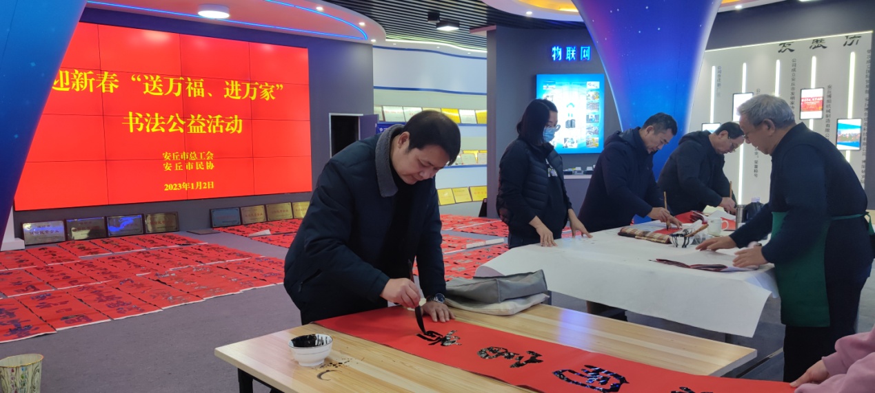 迎新春“送万福，进万家”书法公益活动走进qy球友会-千亿球友会机械